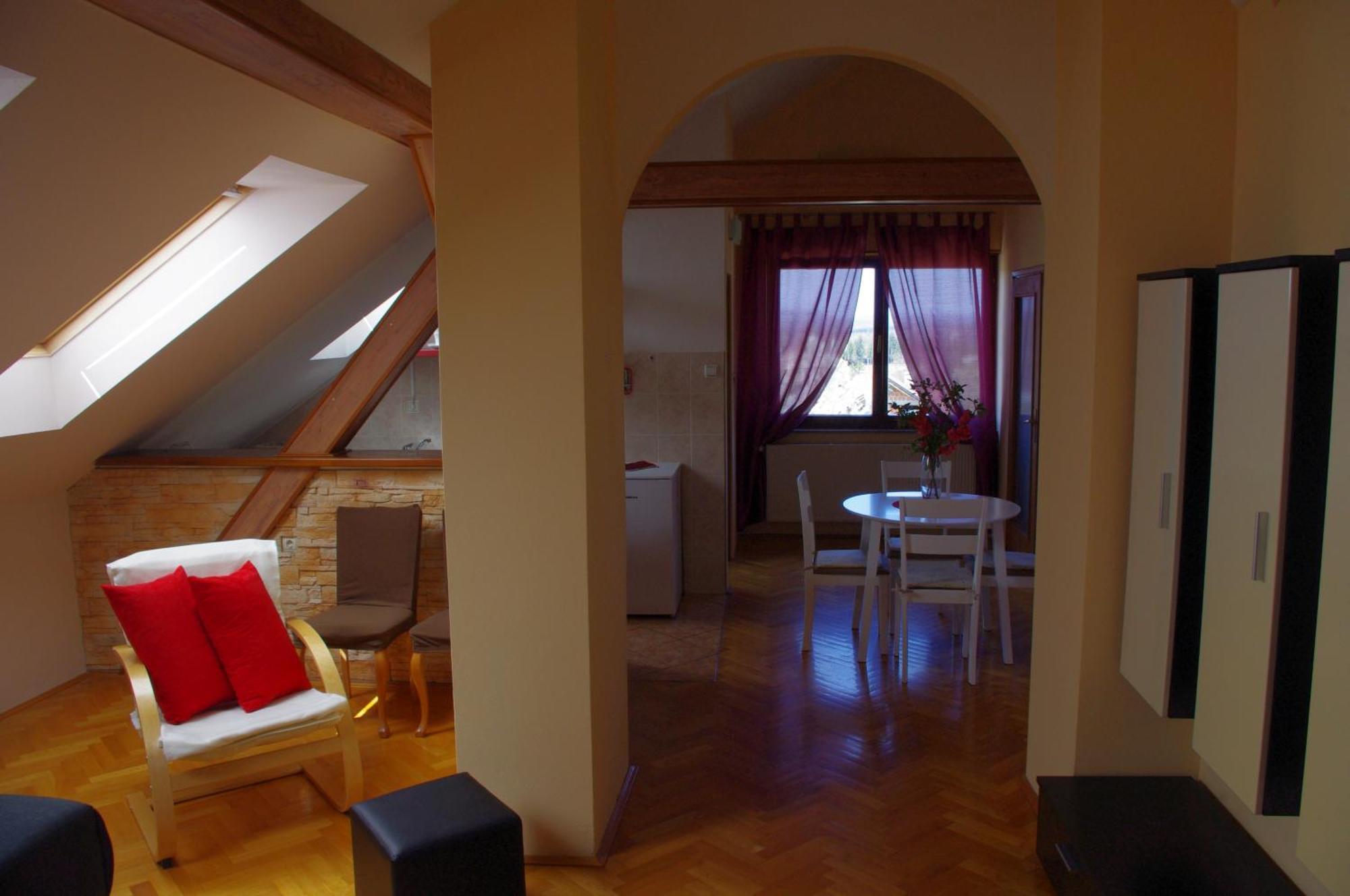 Apartment Tomy Слунь Екстер'єр фото