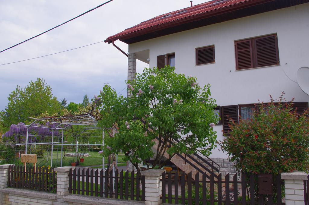 Apartment Tomy Слунь Екстер'єр фото