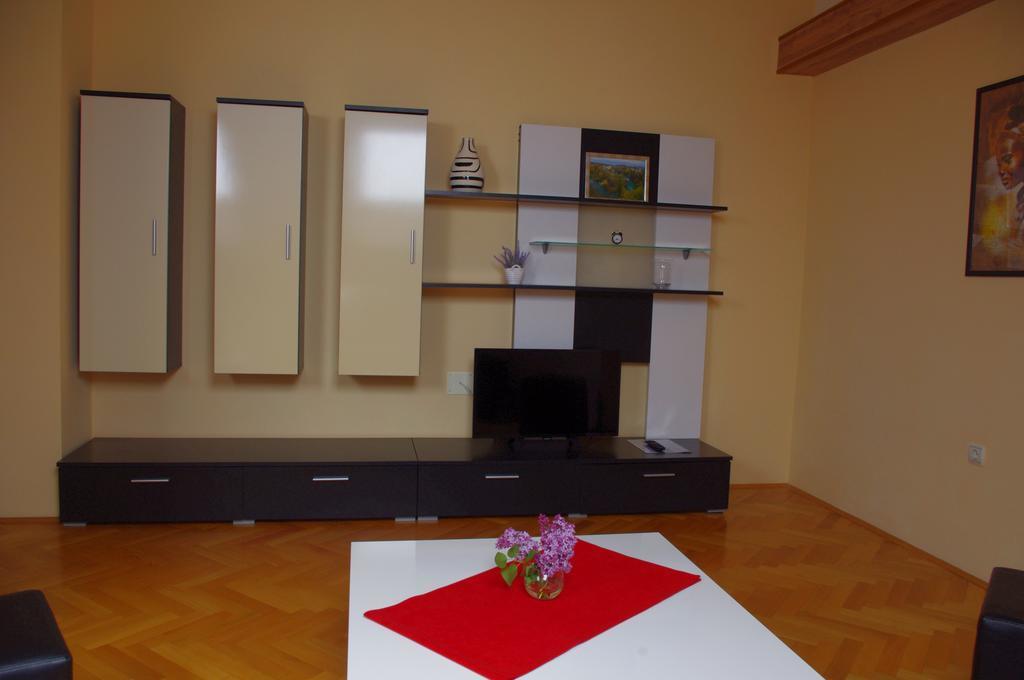 Apartment Tomy Слунь Екстер'єр фото